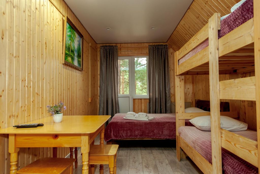 Валентина — Четырёхместный номер с балконом и с видом на горы