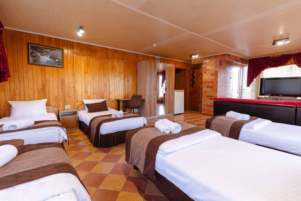 У Оксаны — Семейный номер стандарт с балконом