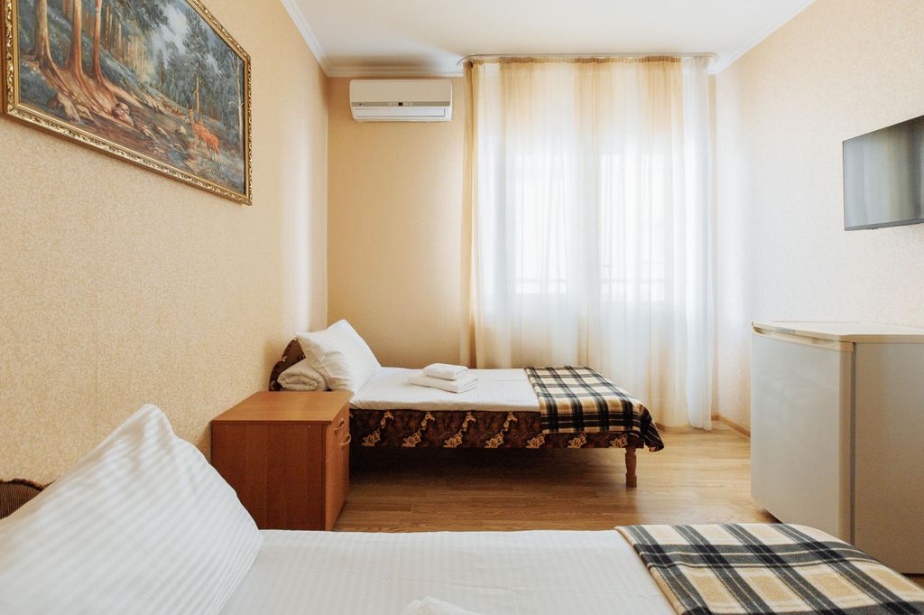 Диана — Трёхместный номер комфорт балкон