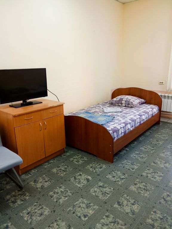 Квинта — Многоместный женский номер трехместный с окнами