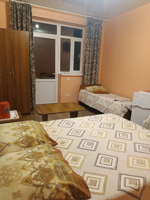 Маргарита-Холидей — Трёхместный номер улучшенный с видом на город