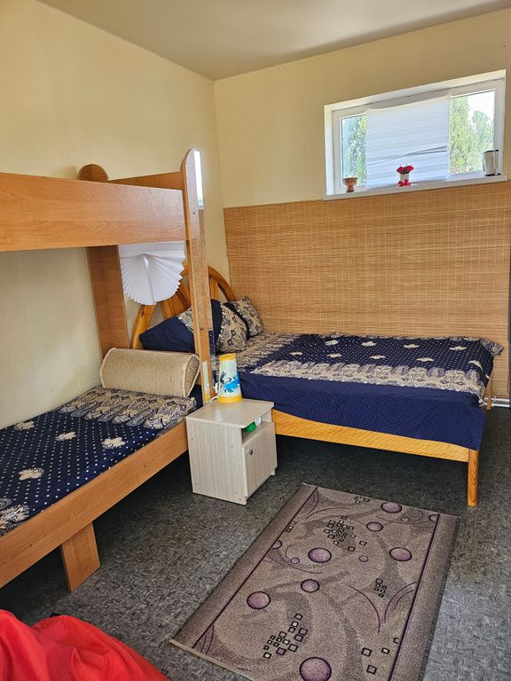 ЧерноМорское-Ваша встреча с морем,солнцем  и мечтой! — Четырёхместный номер семья, с удобствами, кондиционером и террасой