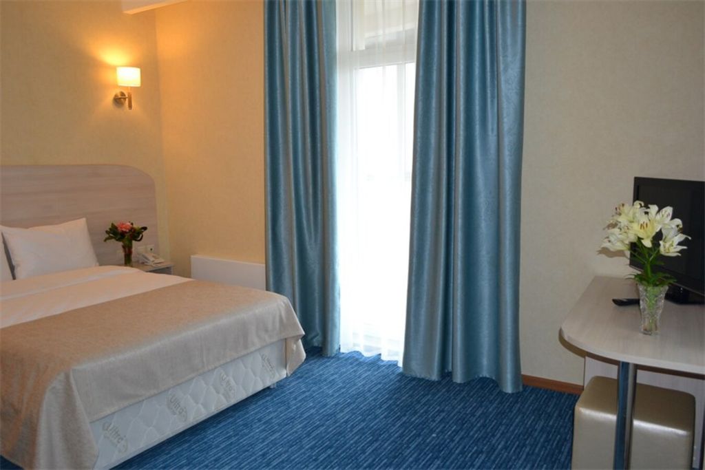 Олимп — Двухместный номер с 1 кроватью с балконом улучшенный