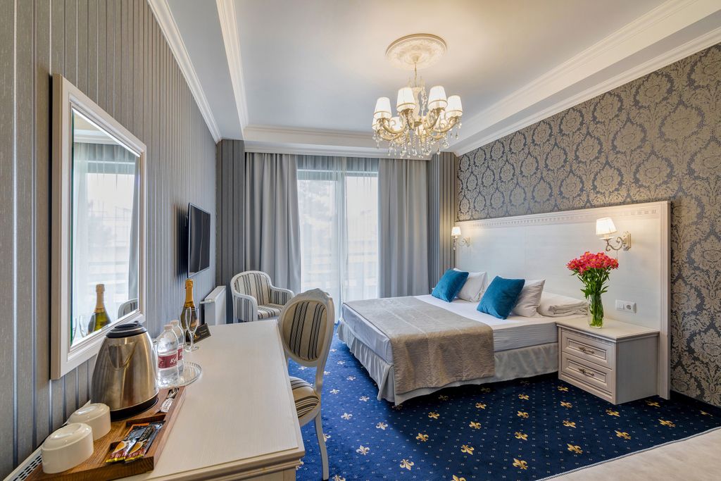 Лермонт — Двухместный номер с 1 кроватью первой категории улучшенный стандарт с балконом