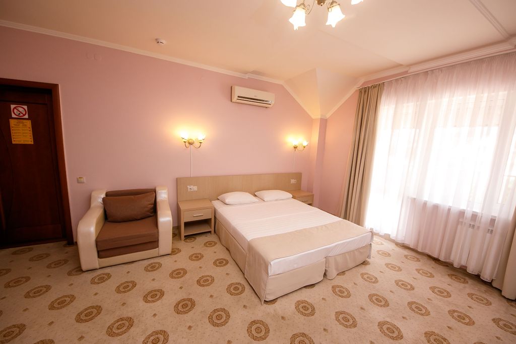 Феерия — Двухместный номер с 2 отдельными кроватями или с 1 двуспальной полулюкс