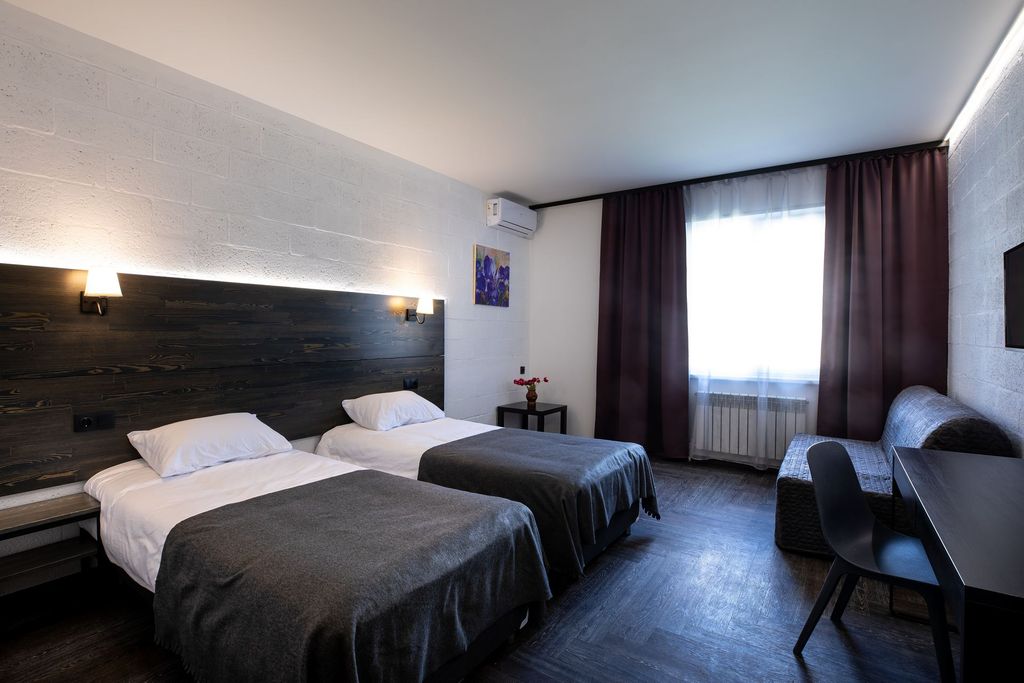 Никитин — Трёхместный номер студия