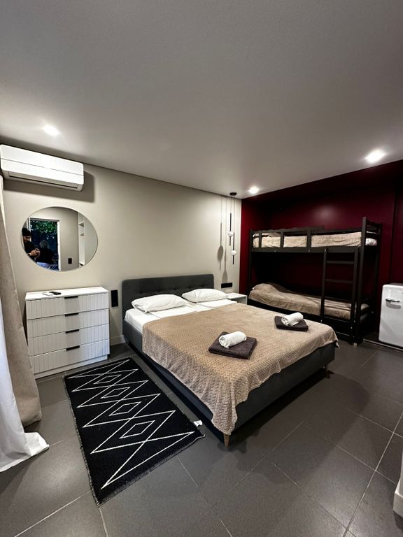 Lana House — Четырёхместный номер (1/1)