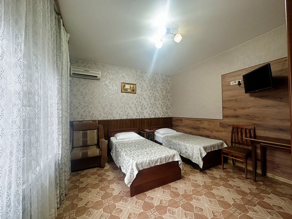 Эдельвейс — Двухместный номер с 2 отдельными кроватями улучшенный