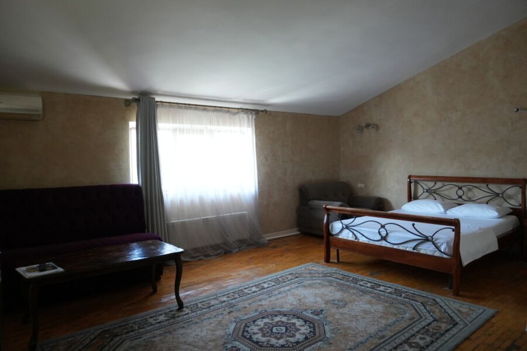 Люкс — Двухместный номер с 1 кроватью стандарт однокомнатный с 1 большой кроватью с видом на город