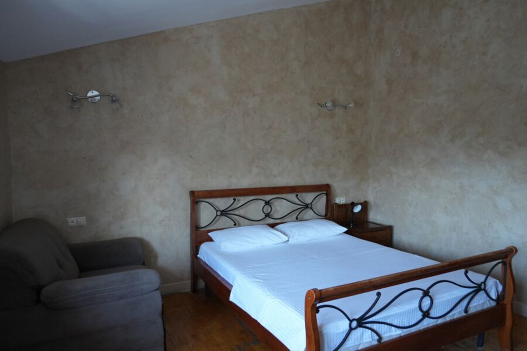 Люкс — Семейный номер стандарт однокомнатный с 1 двухспальной кроватью и 3 односпальными с видом на море