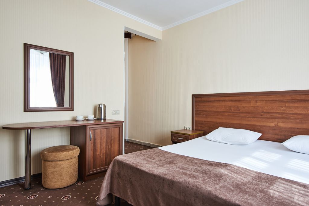 Гранат — Двухместный номер с 1 кроватью Комфорт с одной большой кроватью