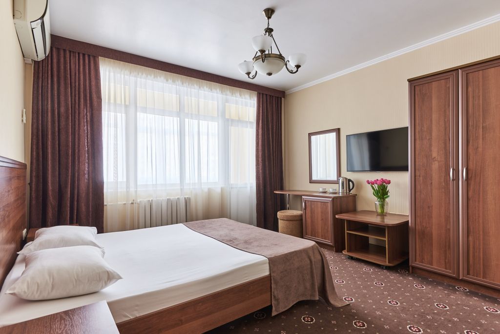 Гранат — Трёхместный номер стандарт с видом на море