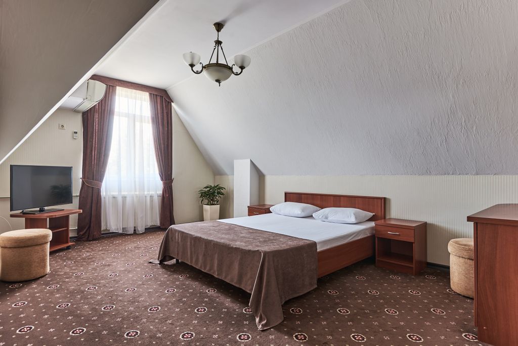 Гранат — Четырёхместный номер Двухкомнатный полулюкс