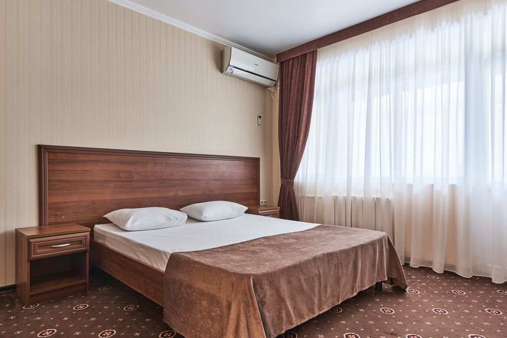 Гранат — Семейный номер Двухкомнатный люкс с лоджией