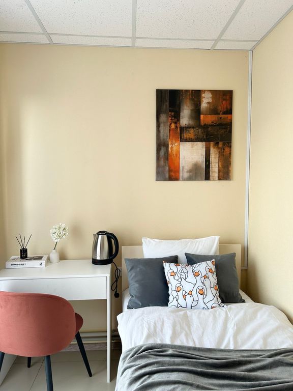 Дисней — Одноместный номер с общей душевой и туалетом