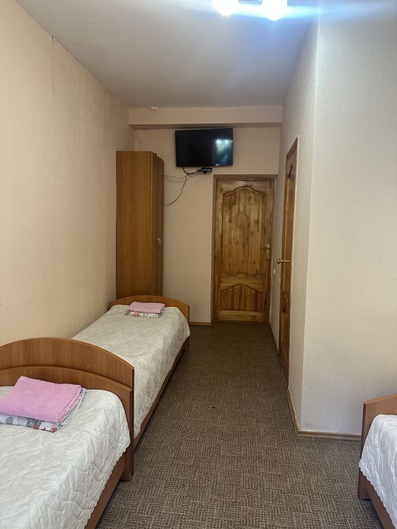 Алибек — Трёхместный номер улучшенный