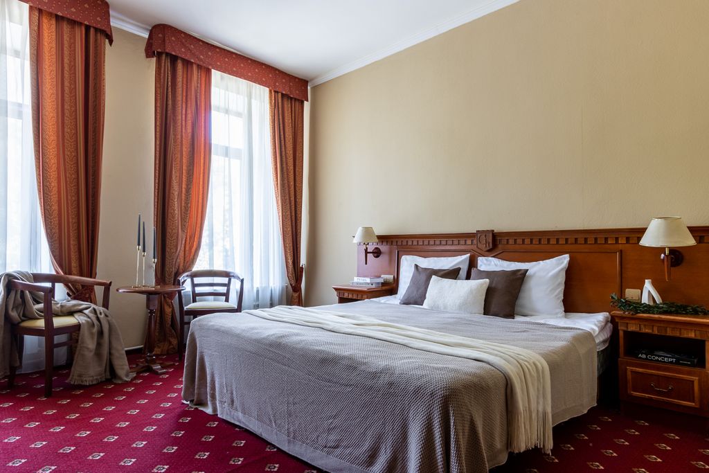 Голден отель — Двухместный номер с 1 кроватью улучшенный