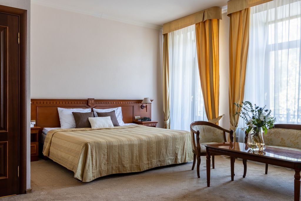 Голден отель — Двухместный номер с 1 кроватью полулюкс