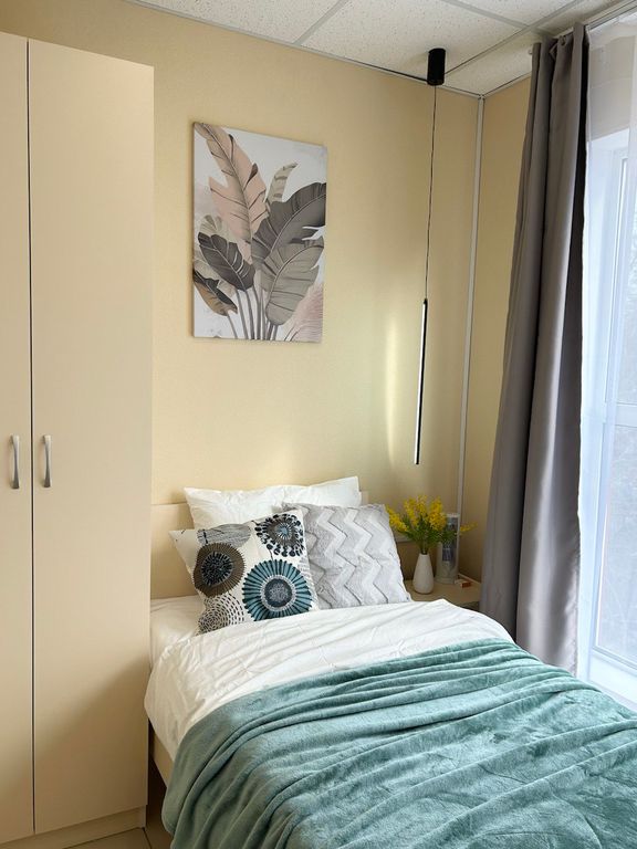 Дисней — Одноместный номер с общей душевой и туалетом