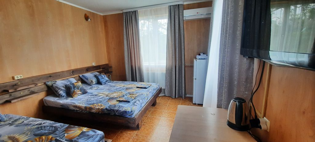 Дубовая роща — Трёхместный номер стандарт с видом на море