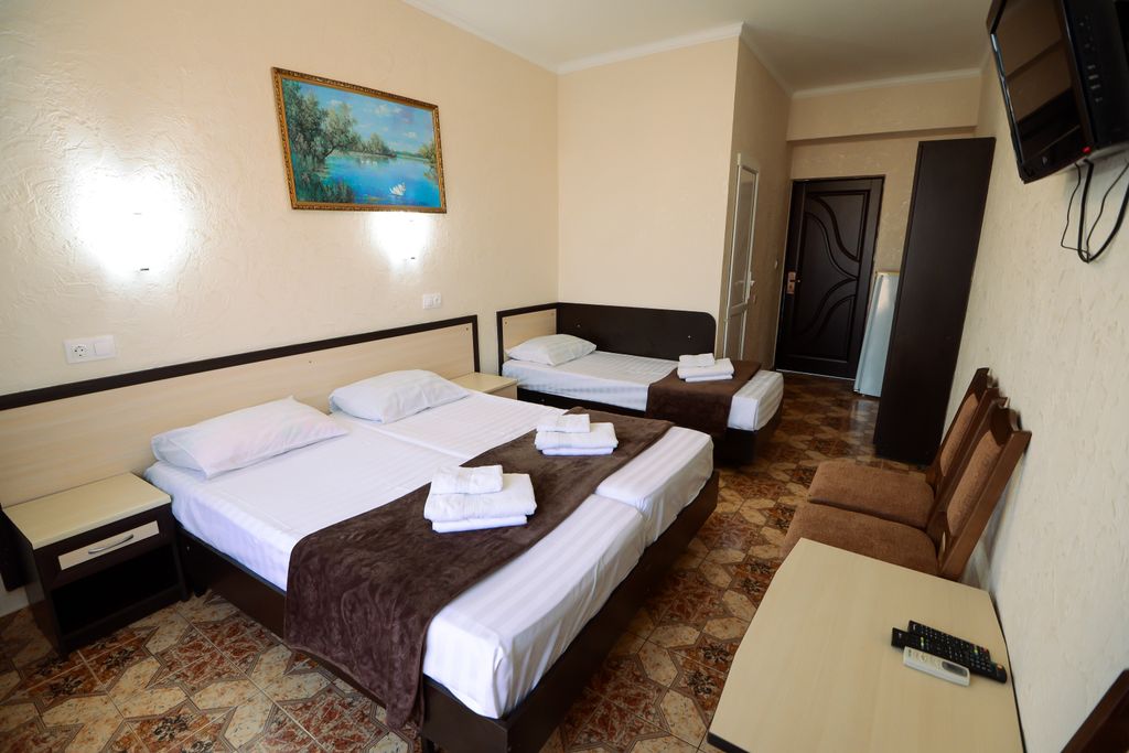 Пантелей — Трёхместный номер с балконом