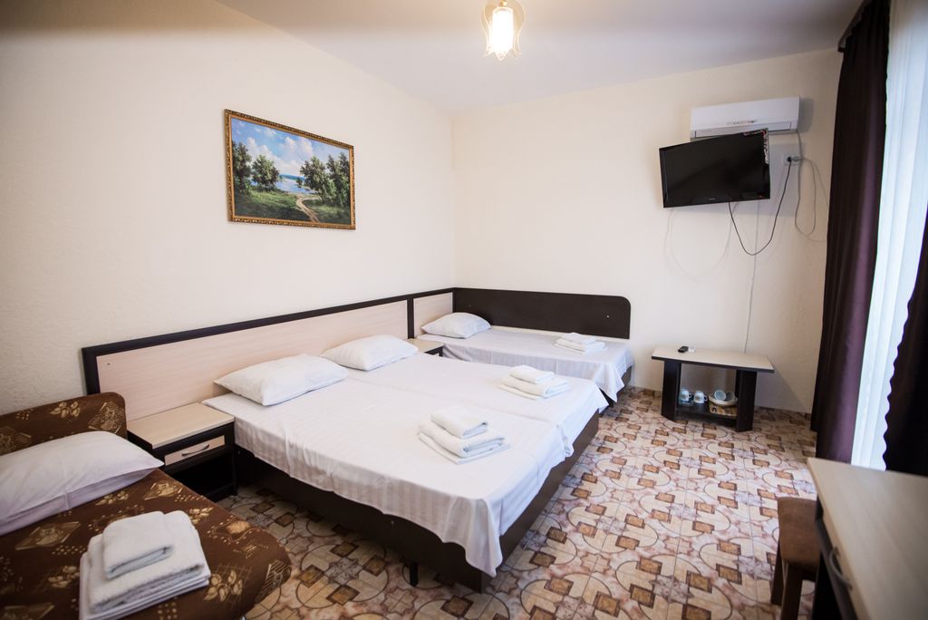 Пантелей — Четырёхместный номер с балконом