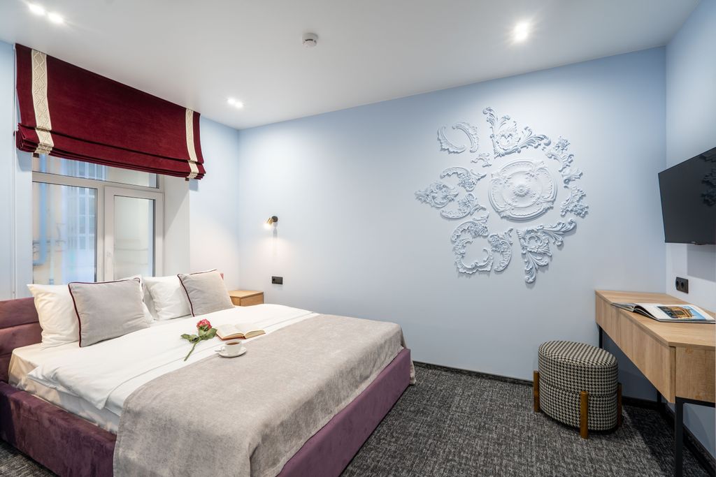 Питер рядом — Семейный номер улучшенный с большой кроватью театральный