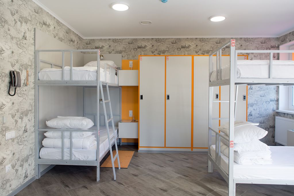 Арт — Многоместный смешанный номер верхнее спальное место