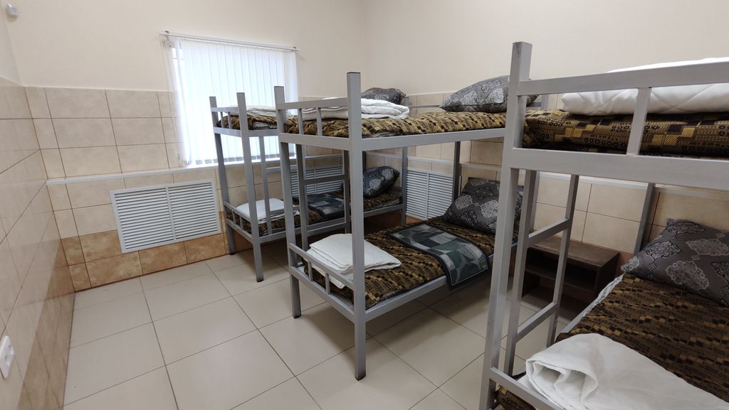 Большой — Многоместный смешанный номер 9 номер (спальное место, комфорт на 8 человек с душем, туалетом)