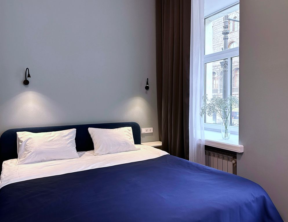 Фольберт — Трёхместный номер Улучшенный номер с видом на Невский проспект