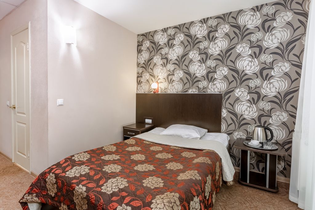 ПИК — Одноместный номер стандарт с односпальной кроватью с балконом