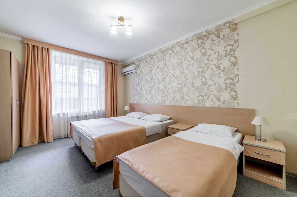 Эльпида Неолит — Трёхместный номер комфорт с балконом