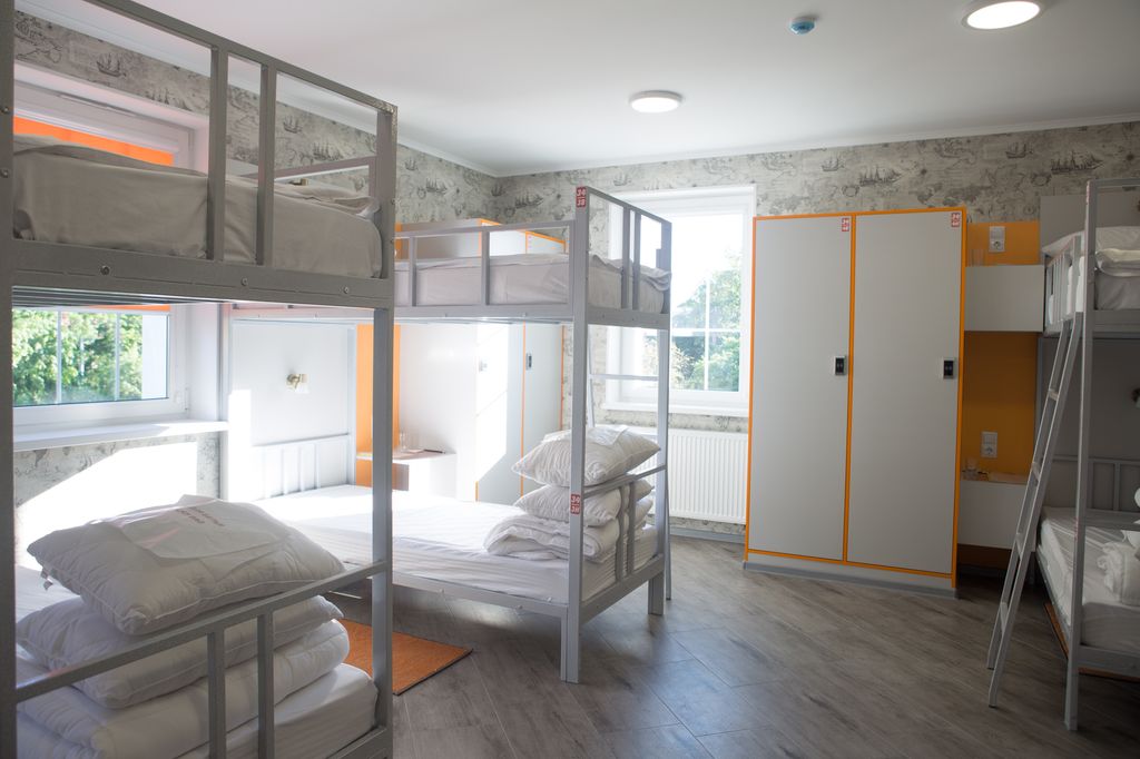 Арт — Многоместный мужской номер верхний