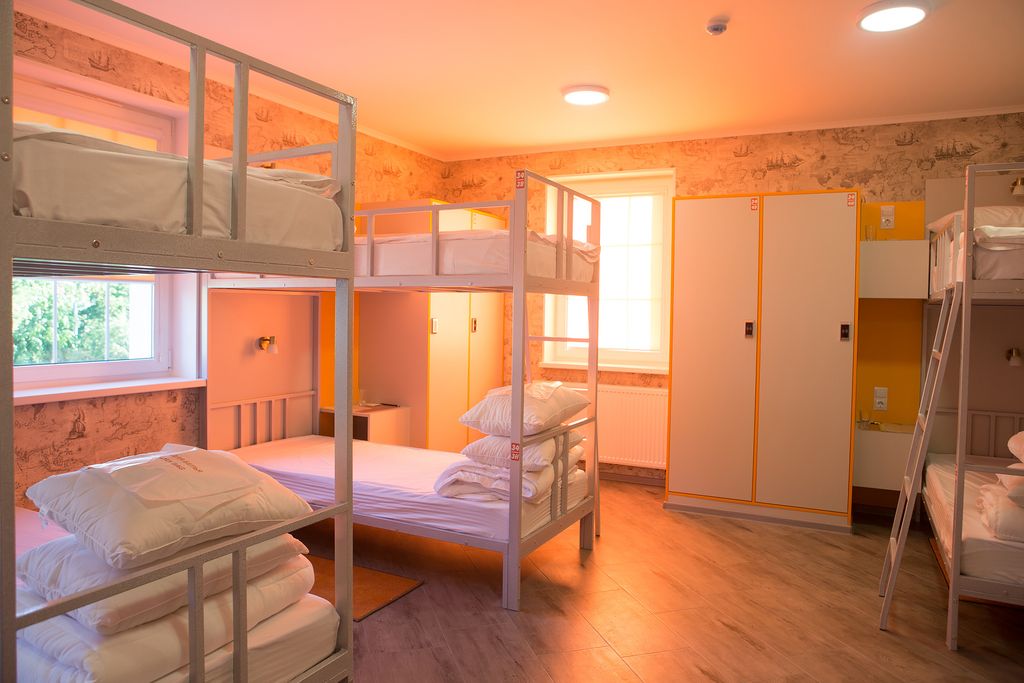 Арт — Многоместный женский номер нижний