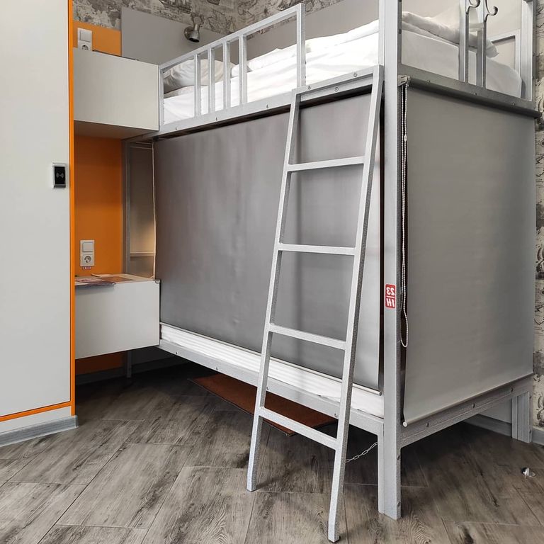 Арт — Многоместный мужской номер нижний (шторка)