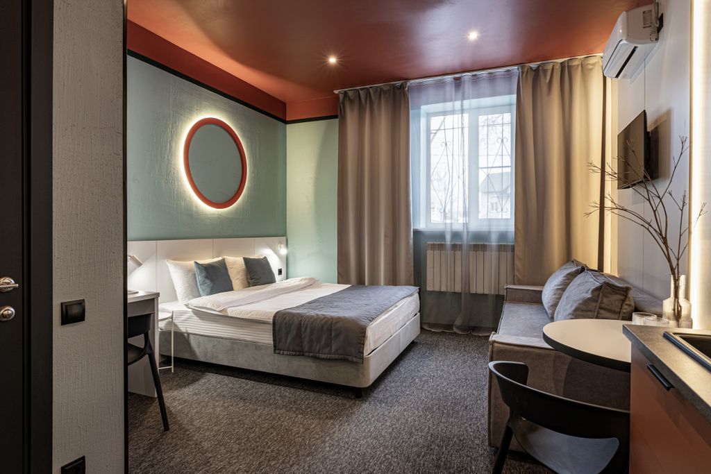 Greenfeel Кострома — Четырёхместный номер Студия с мини-кухней с двуспальной кроватью и диваном