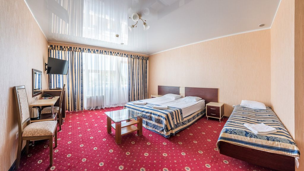 Red — Четырёхместный номер семейный