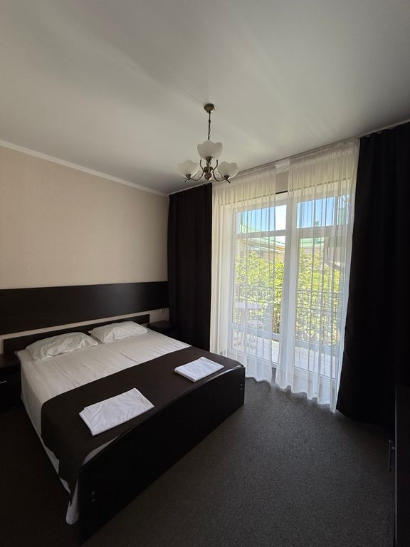 Кристина 2 — Трёхместный номер Комфорт 3-х местный с балконом