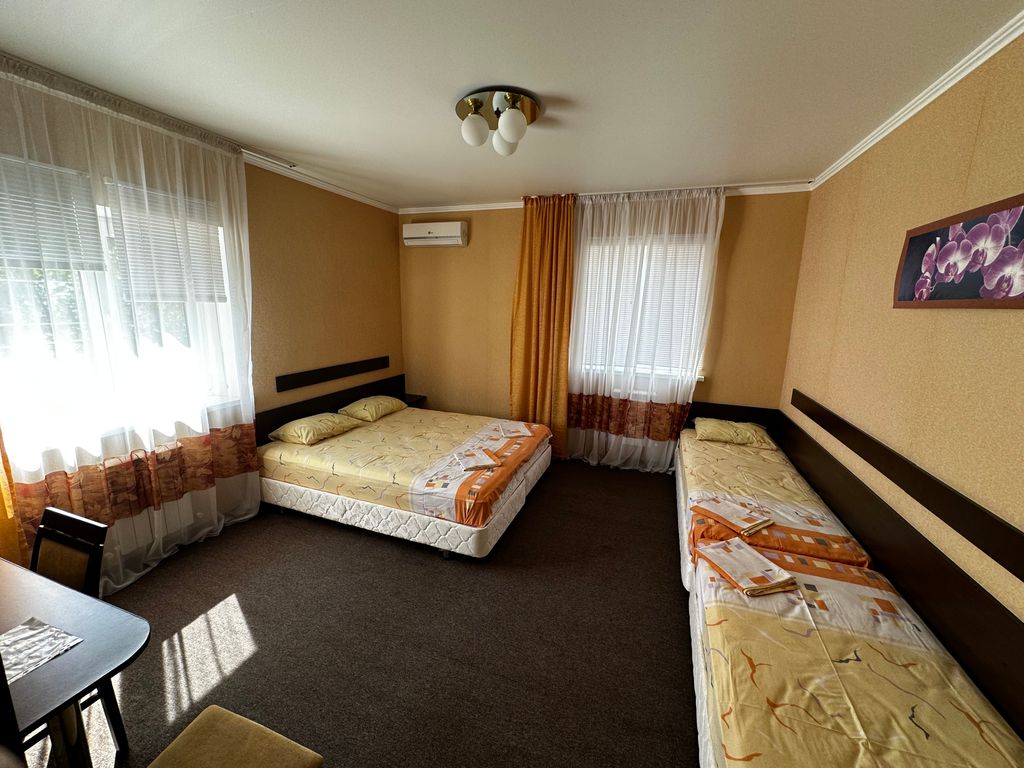 Кристина 2 — Четырёхместный номер Комфорт