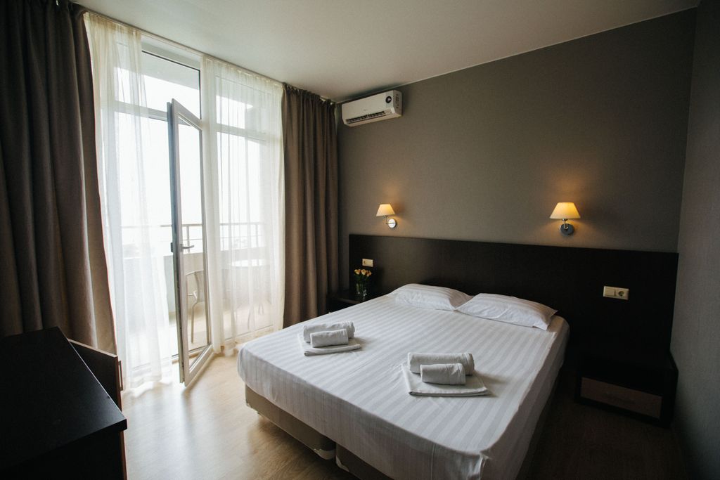 Айсберг — Двухместный номер с 1 кроватью с балконом и боковым видом на море