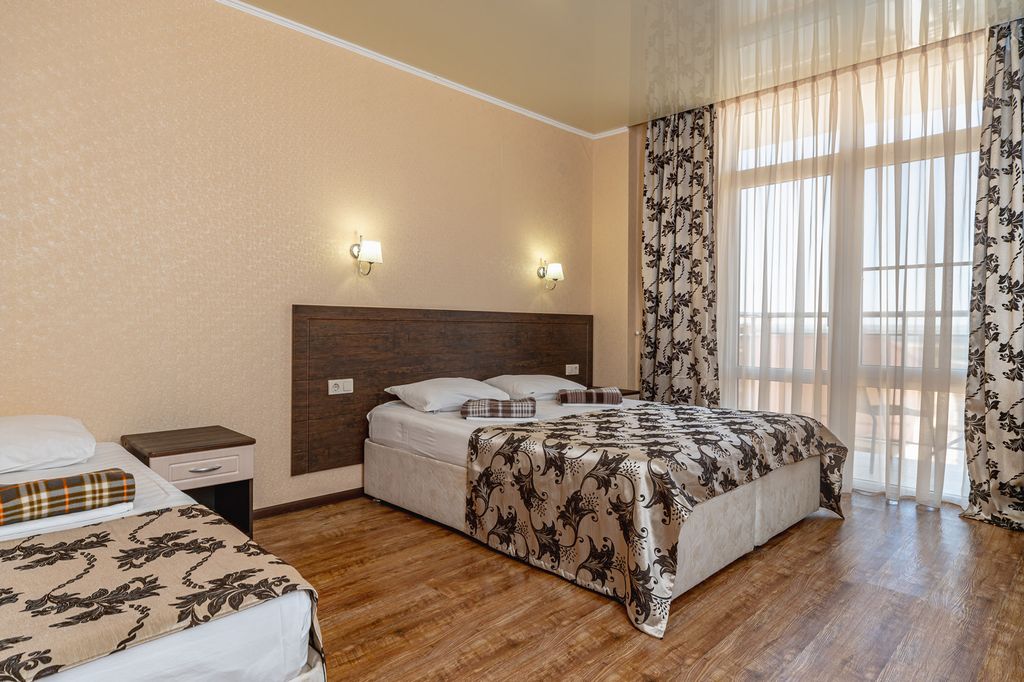 Гала-Пальмира — Трёхместный номер полулюкс