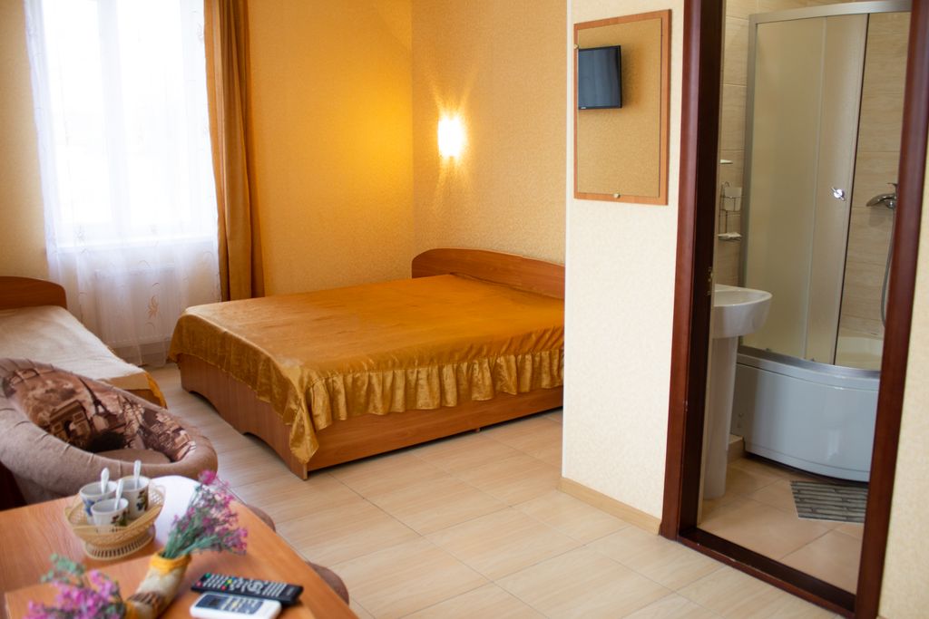 Абсолют — Трёхместный номер Комфорт