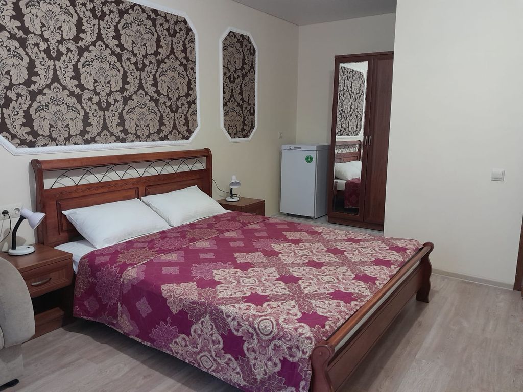 Радужный — Трёхместный номер комфортабельный