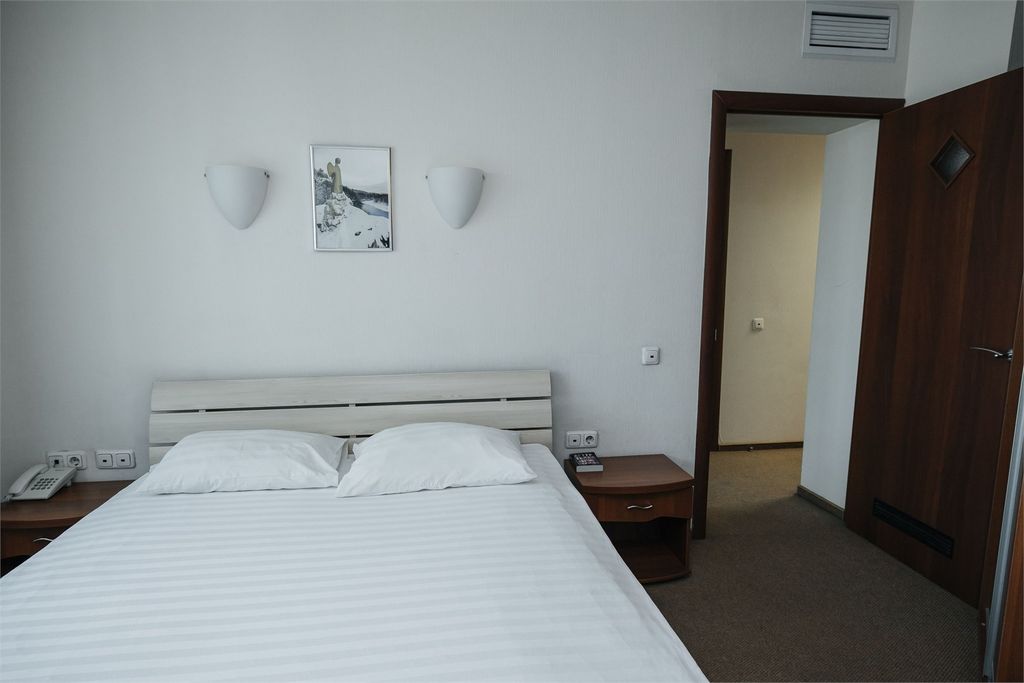 Эмеральд — Двухместный номер с 1 кроватью улучшенный двухкомнатный