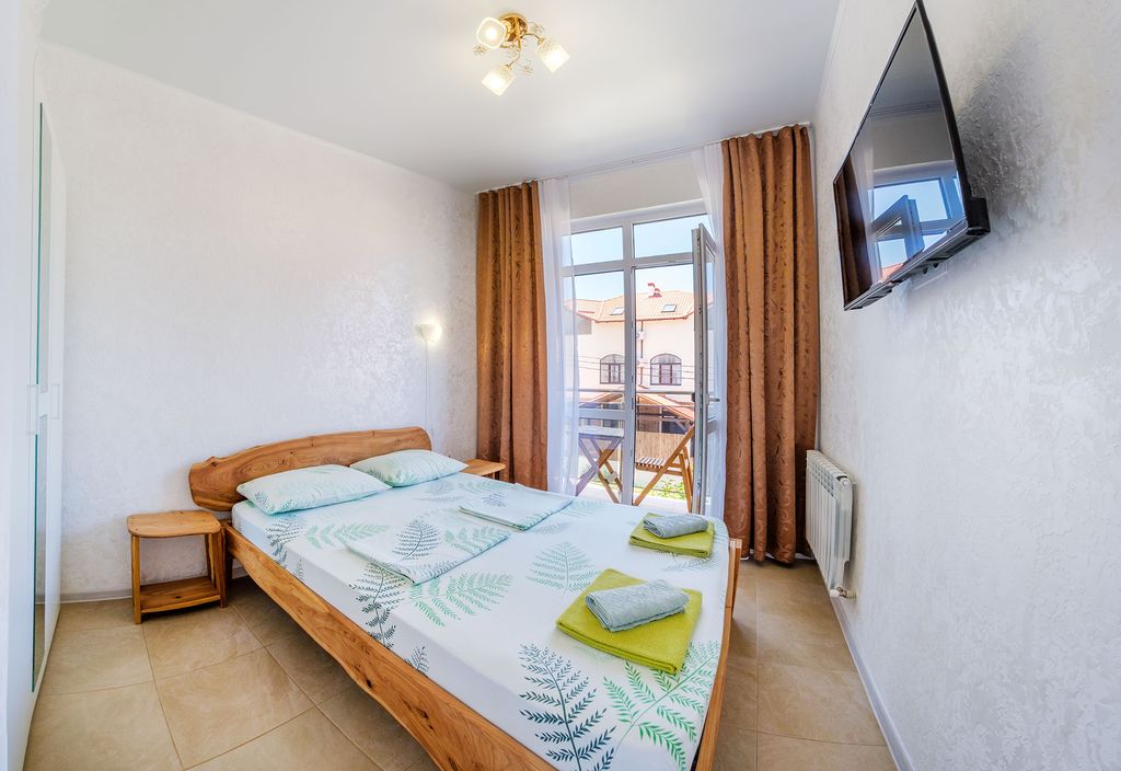 Парус — Двухместный номер с 1 кроватью  с двуспальной кроватью и балконом