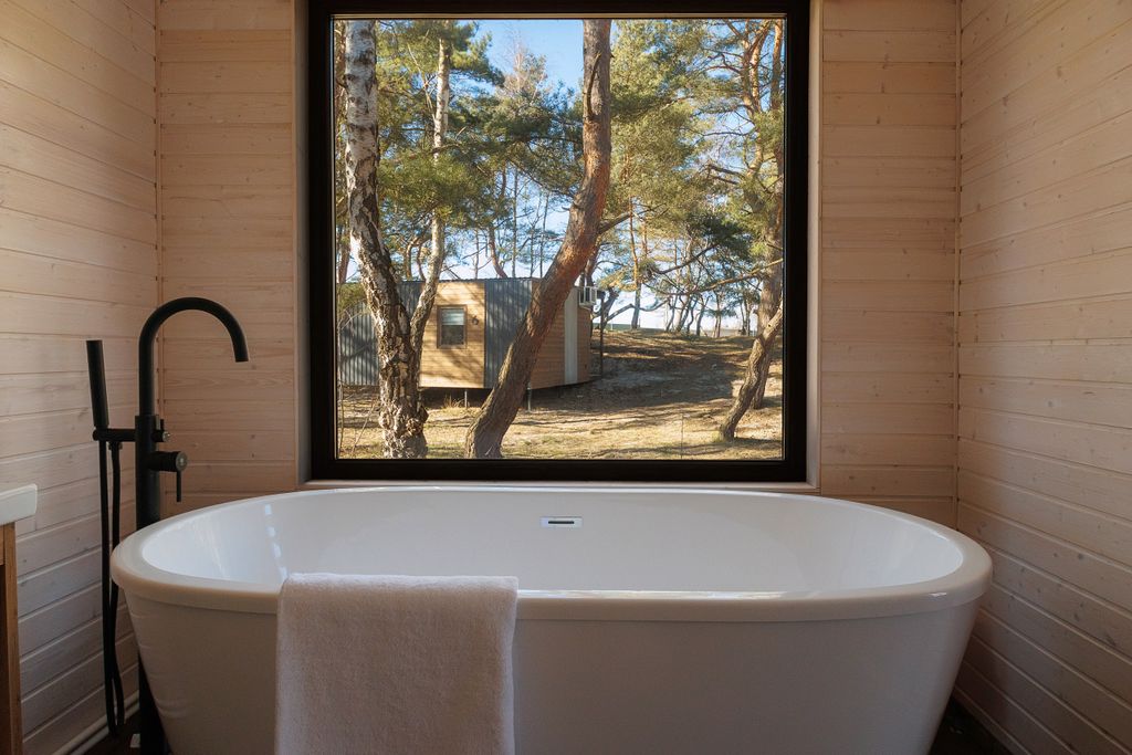 Балтийские холмы — Дом с ванной