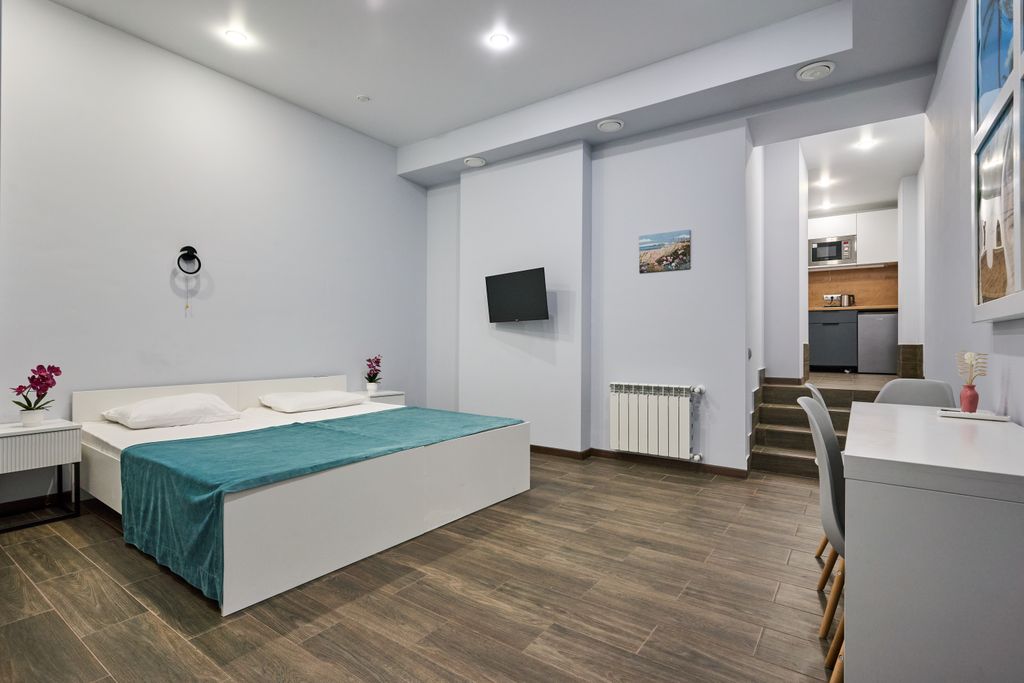 Театральный — Двухместный номер с 2 отдельными кроватями студия с мини кухней, с фальш-окном