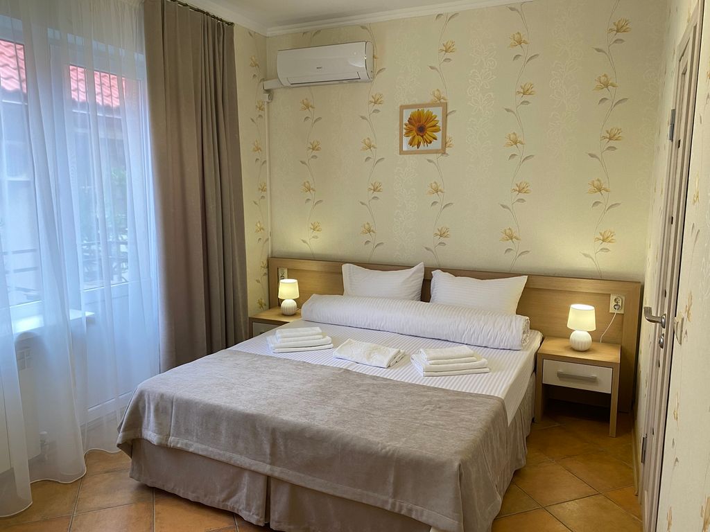 Plusch — Трёхместный номер 3-х местный номер с балконом