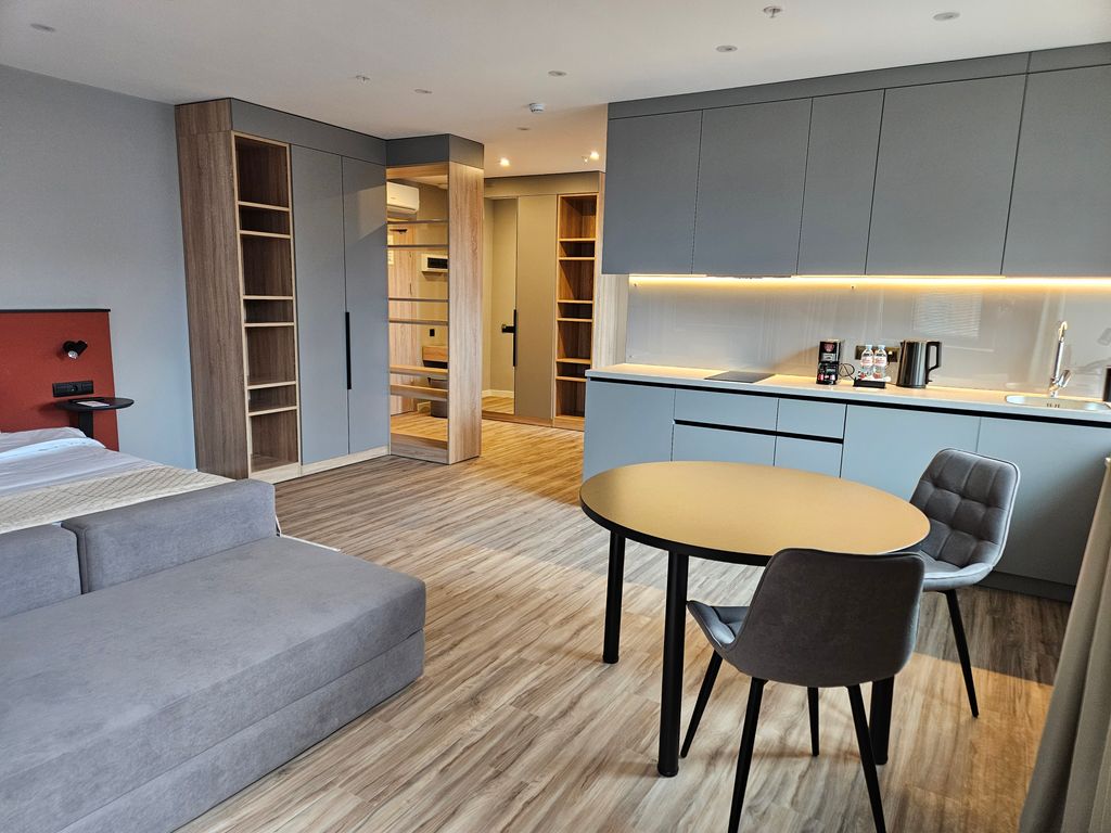 25/7 Заневский — Семейный номер стандарт