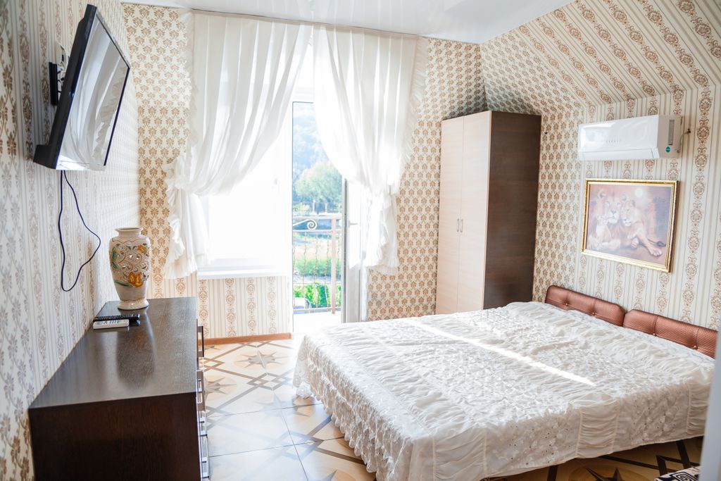 Золотой орел — Семейный номер двухкомнатный с балконом